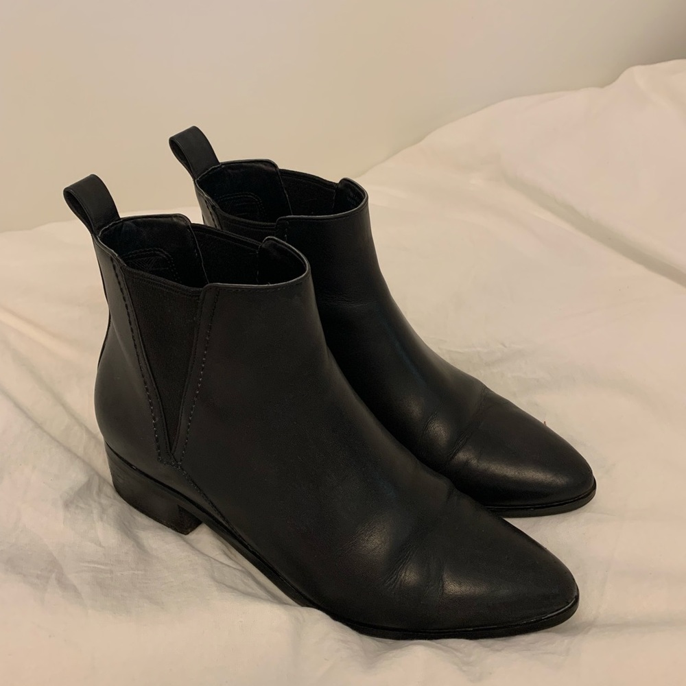 Black leather Chelsea boots